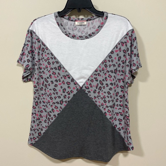 ANDREE BY UNIT Tops - NWOT Andree by Unit short sleeve top medium